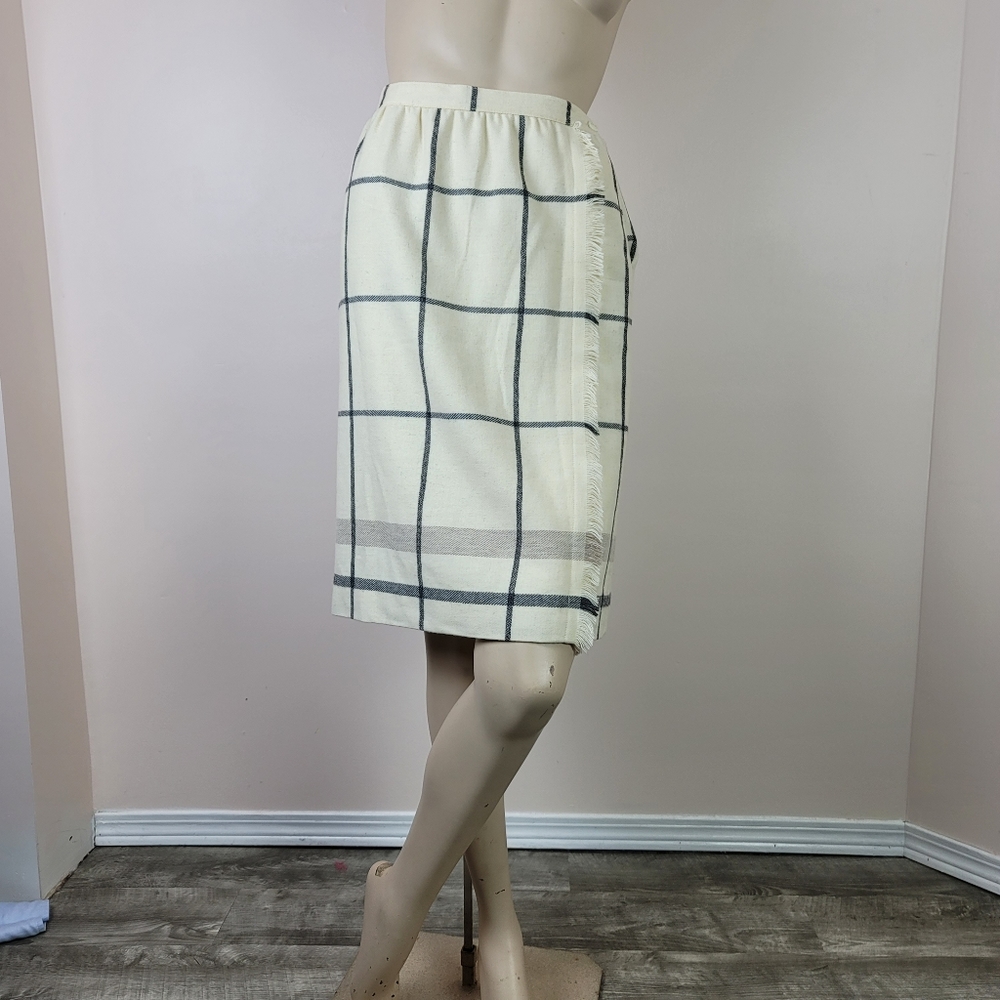 Vintage window pane plaid skirt Dark academia vibe